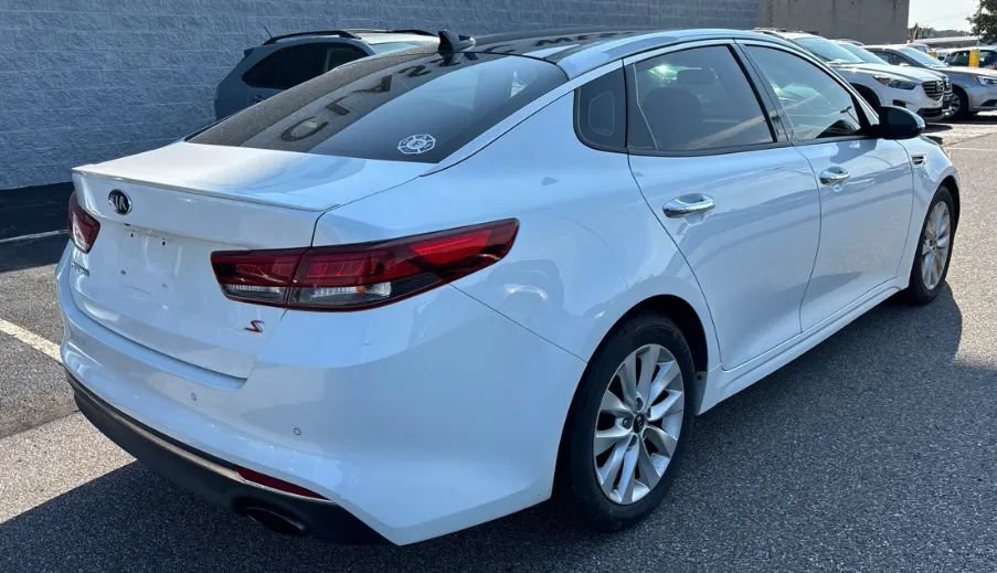 Used 2018 Kia Optima S w/ Panoramic Sunroof Package FWD image 6