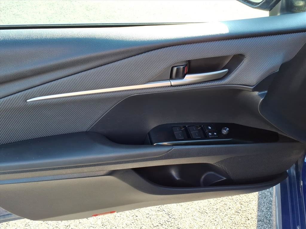 Used 2025 Toyota Camry SE FWD image 23