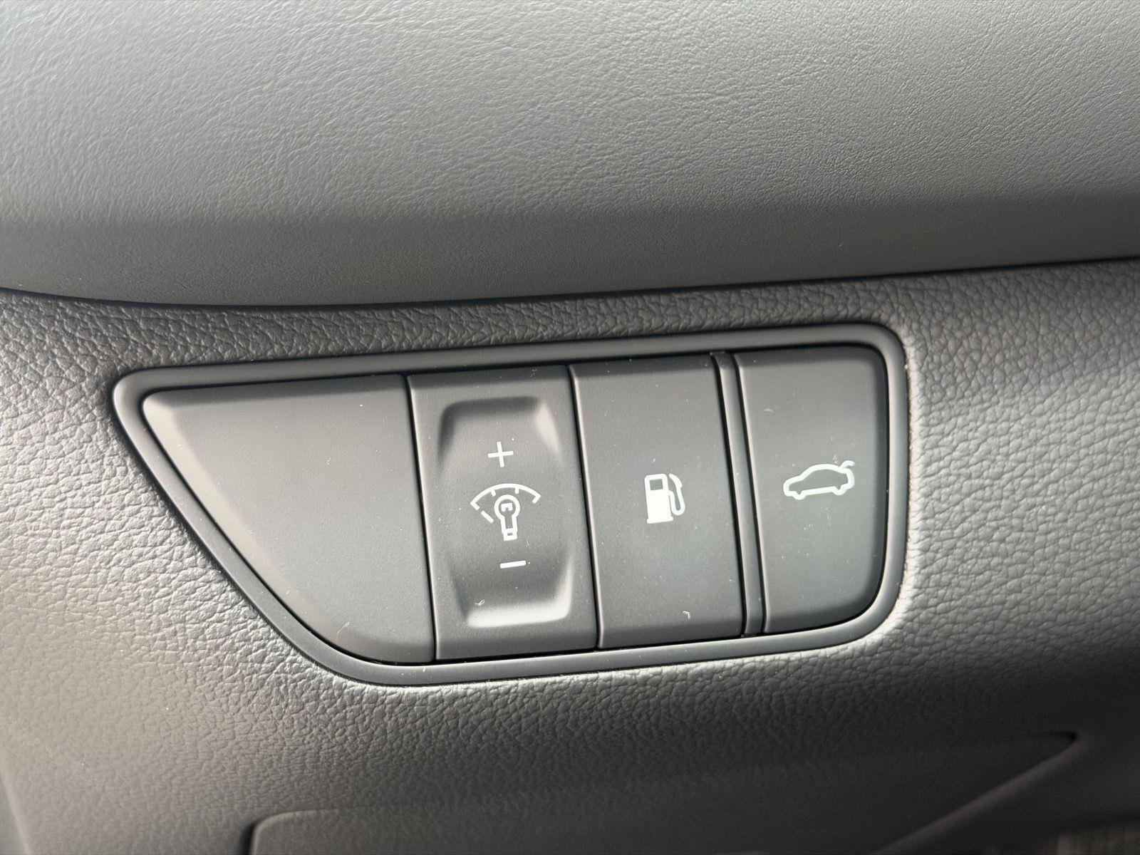 Used 2026 Genesis G70 2.5T RWD image 26