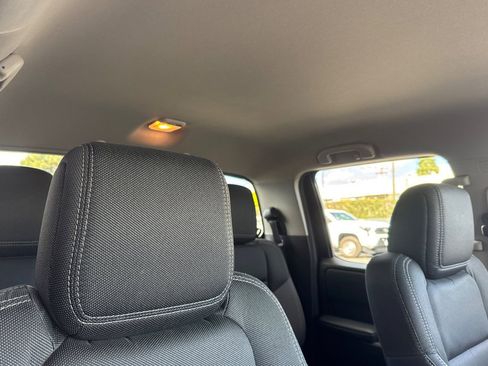 Used 2025 Nissan Frontier SV w/ SV Convenience Package image 21