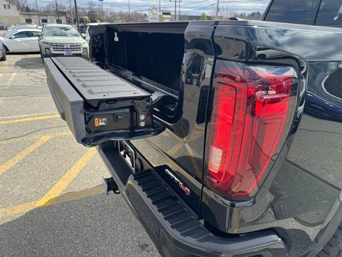 Used 2023 GMC Sierra 1500 AT4 w/ AT4 Premium Package AWD/4WD image 34
