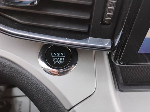 Used 2024 Ford Explorer XLT w/ Equipment Group 202A RWD image 35