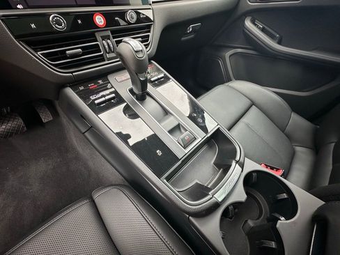 Certified 2026 Porsche Macan AWD/4WD image 29