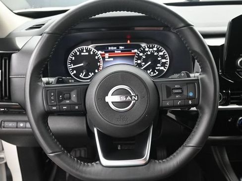 Used 2024 Nissan Pathfinder SV AWD/4WD image 17