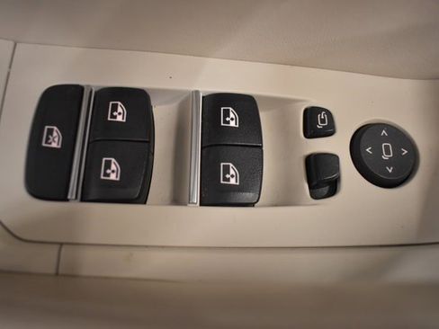 Used 2022 BMW X6 xDrive40i w/ M Sport Package image 23