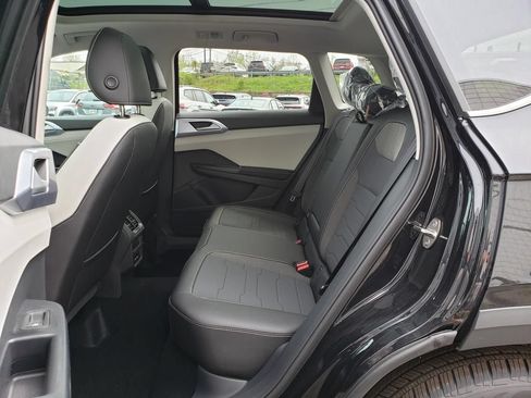 New 2026 Volkswagen Taos SE AWD/4WD image 8