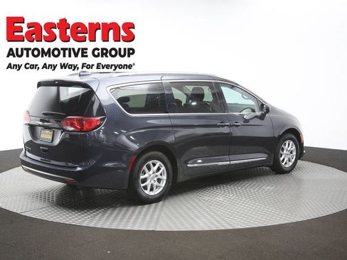 Used 2020 Chrysler Pacifica Touring-L FWD image 44