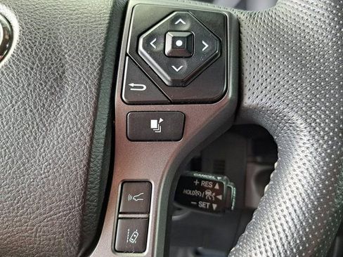 Used 2021 Toyota Tacoma TRD Off-Road AWD/4WD image 11