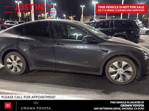 Used 2024 Tesla Model Y Long Range AWD/4WD image 3
