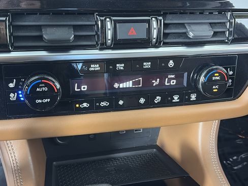 Used 2022 Nissan Pathfinder Platinum w/ Cargo Package AWD/4WD image 23