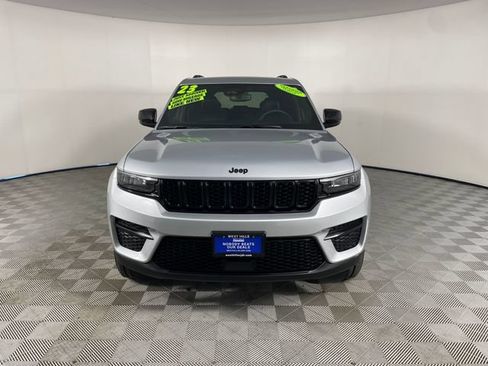 Used 2023 Jeep Grand Cherokee Altitude AWD/4WD image 25