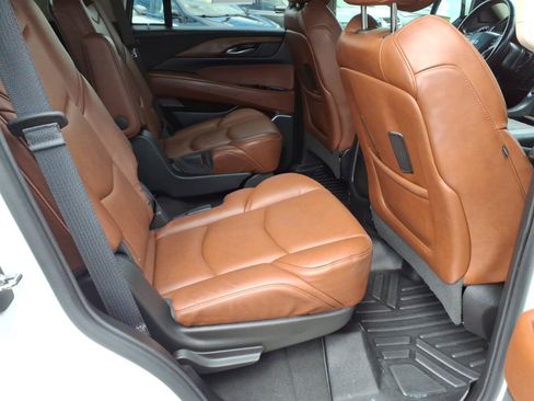 Used 2019 Cadillac Escalade Premium Luxury AWD/4WD image 30
