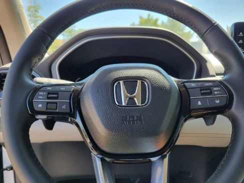 Used 2025 Honda Pilot EX-L image 32
