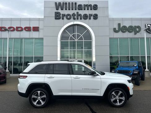 Used 2023 Jeep Grand Cherokee Limited AWD/4WD image 6