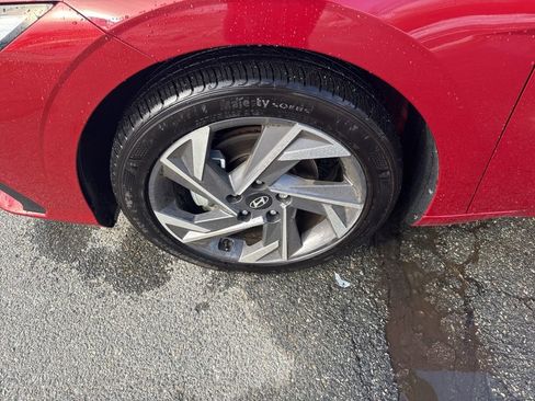 Used 2025 Hyundai Elantra Sport image 11