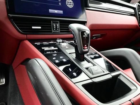 Certified 2022 Porsche Cayenne Turbo GT AWD/4WD image 11