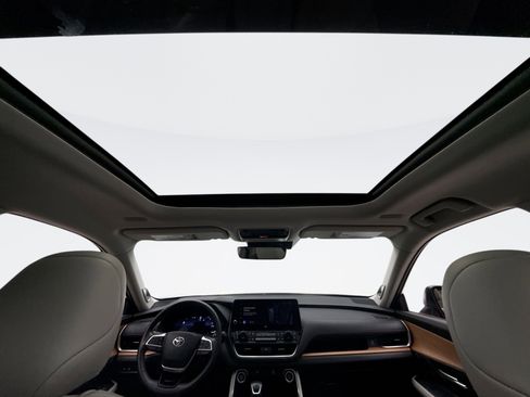 Used 2024 Toyota Grand Highlander AWD image 16