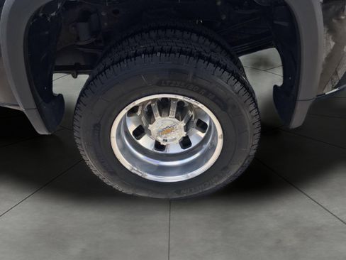 Used 2024 Chevrolet Silverado 3500 High Country w/ Technology Package AWD/4WD image 5