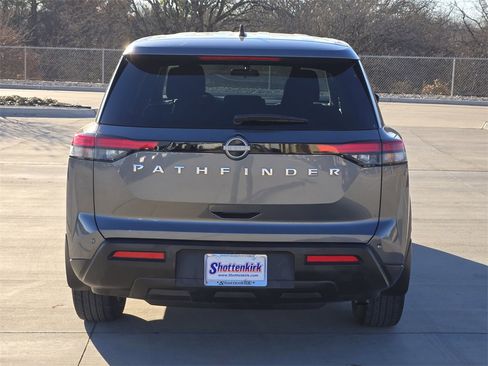 Used 2023 Nissan Pathfinder S image 7