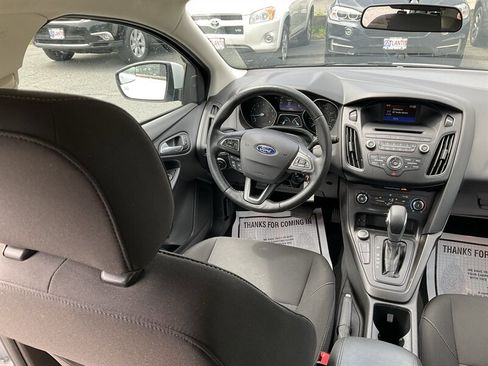 Used 2017 Ford Focus SE w/ Cold Weather Package FWD image 18