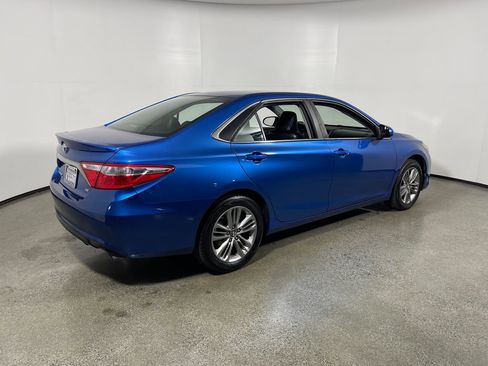 Certified 2017 Toyota Camry SE FWD image 3