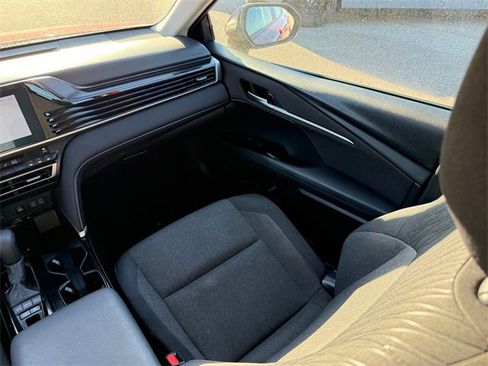 Used 2025 Toyota Camry LE image 27