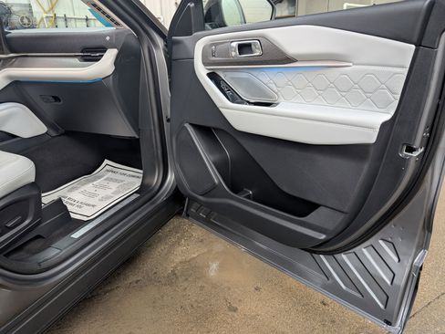 Used 2025 Ford Explorer Platinum w/ LUX Leather Package image 5