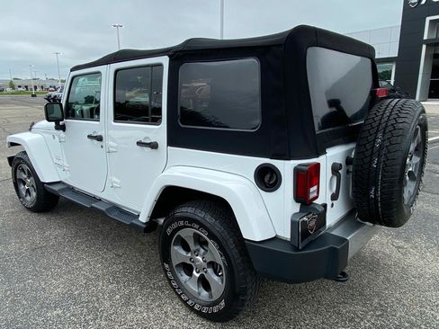 Used 2017 Jeep Wrangler Unlimited Sahara AWD/4WD image 3