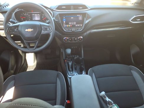 Used 2023 Chevrolet TrailBlazer LT w/ Convenience Package FWD image 11