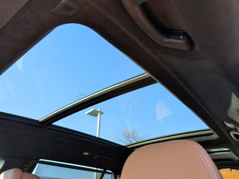 Used 2023 BMW X7 xDrive40i w/ Premium Package image 30