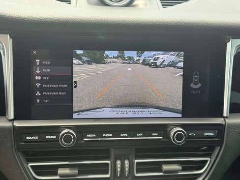 Used 2021 Porsche Macan AWD/4WD image 28