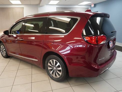 Used 2020 Chrysler Pacifica Touring-L Plus image 8