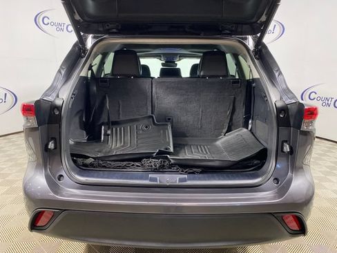 Used 2023 Toyota Highlander XLE AWD/4WD image 7