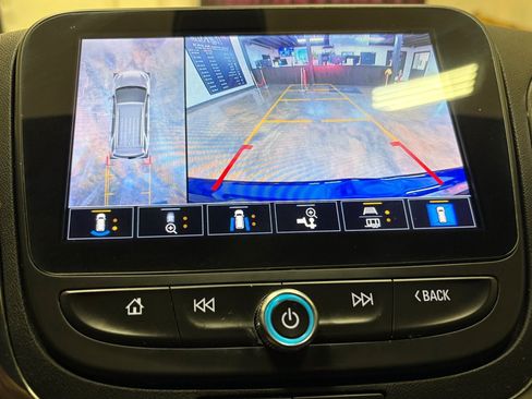 Used 2022 Chevrolet Equinox RS w/ Infotainment Package FWD image 39
