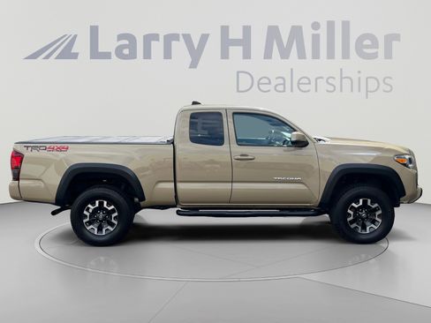 Used 2019 Toyota Tacoma TRD Off-Road w/ Technology Package AWD/4WD image 6