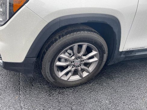 Used 2024 GMC Terrain SLT w/ Infotainment Package II image 6