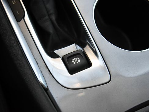 Used 2023 Chevrolet Malibu LT FWD image 25