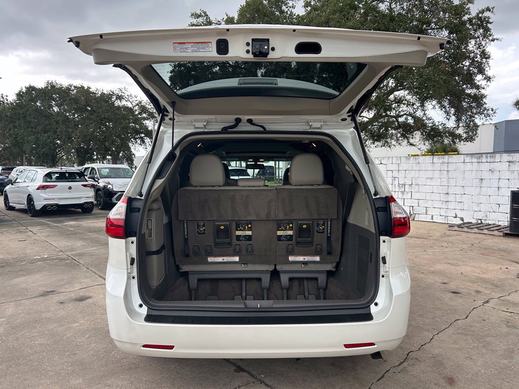 Used 2016 Toyota Sienna XLE FWD image 48