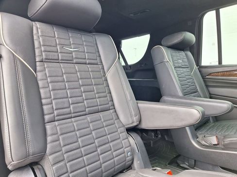 Used 2023 Cadillac Escalade ESV Sport Platinum w/ Heavy-Duty Trailer Package image 33