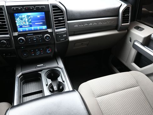 Used 2017 Ford F350 XLT w/ XLT Premium Package image 36