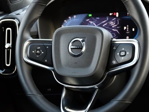 Certified 2025 Volvo XC40 B5 Plus image 21