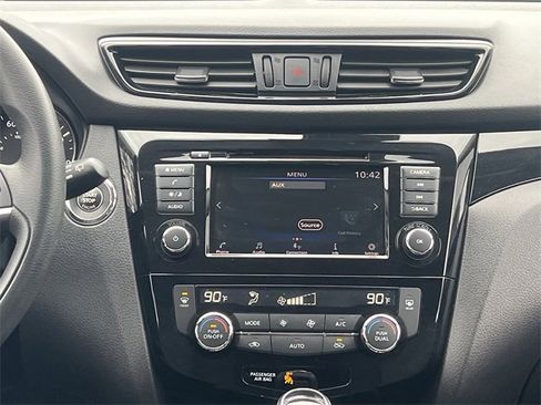 Used 2020 Nissan Rogue Sport SV image 5