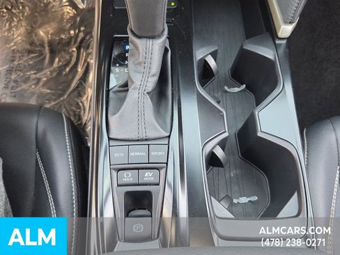 Used 2025 Toyota Camry SE image 20