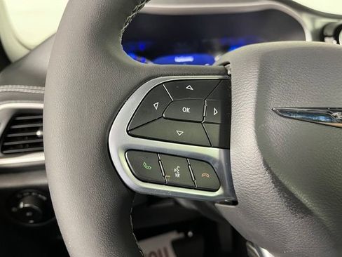Used 2026 Chrysler Pacifica Select FWD image 20