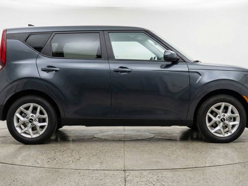 Used 2025 Kia Soul LX w/ LX Technology Package FWD image 11