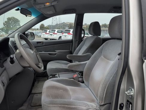 Used 2009 Toyota Sienna CE FWD image 8
