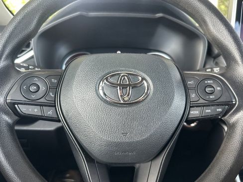 Used 2025 Toyota RAV4 XLE image 26
