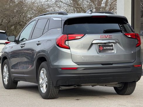 Used 2020 GMC Terrain SLE w/ Driver Convenience Package FWD image 8