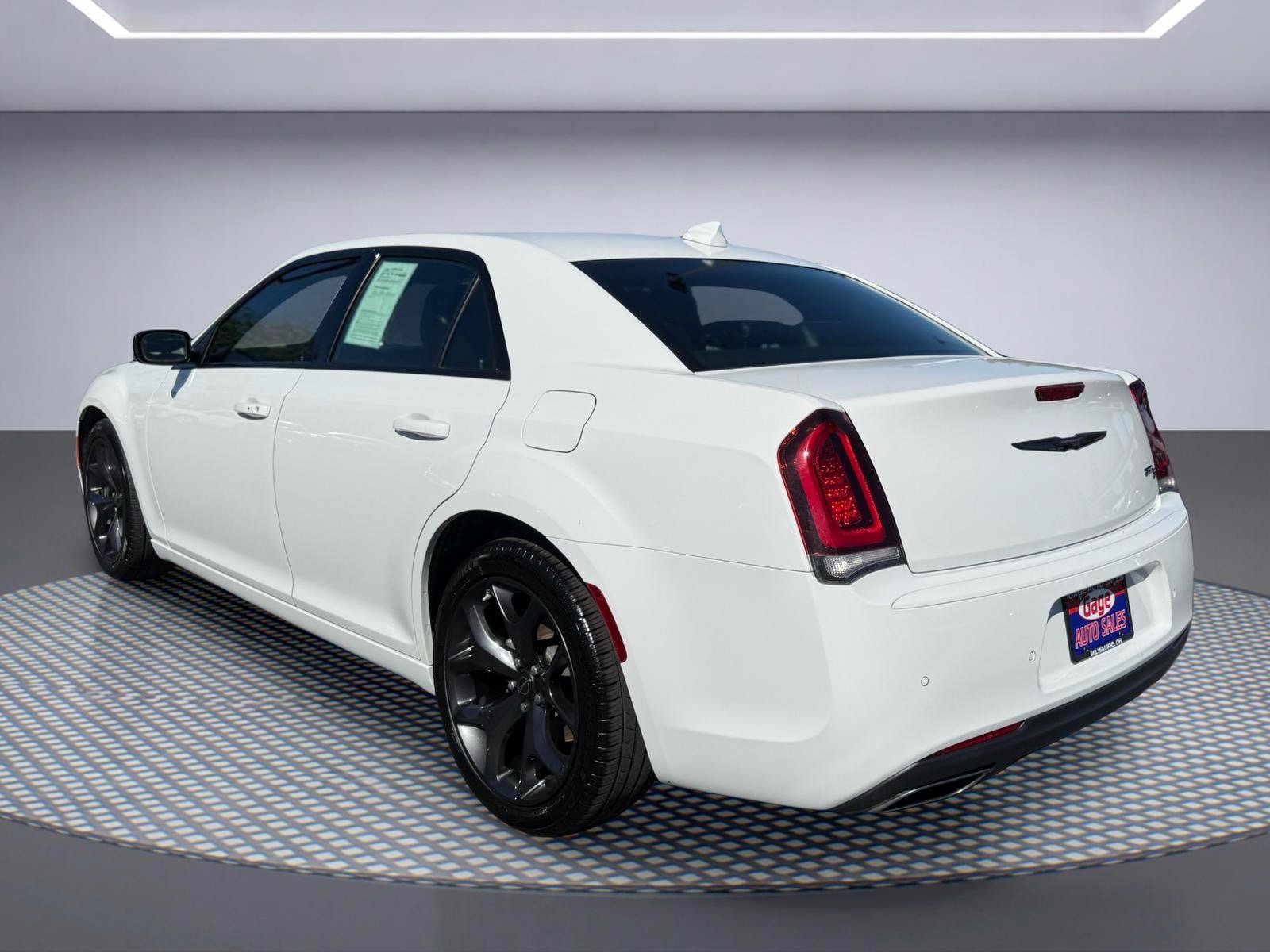 Used 2023 Chrysler 300 S RWD image 4