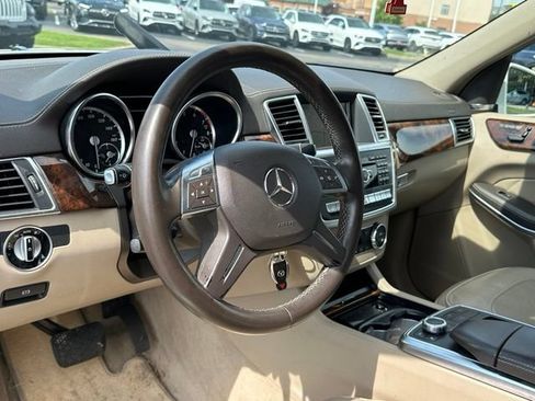 Used 2014 Mercedes-Benz GL 550 4MATIC image 17